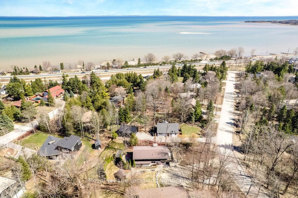 138 ST MORITZ Crescent photo 44