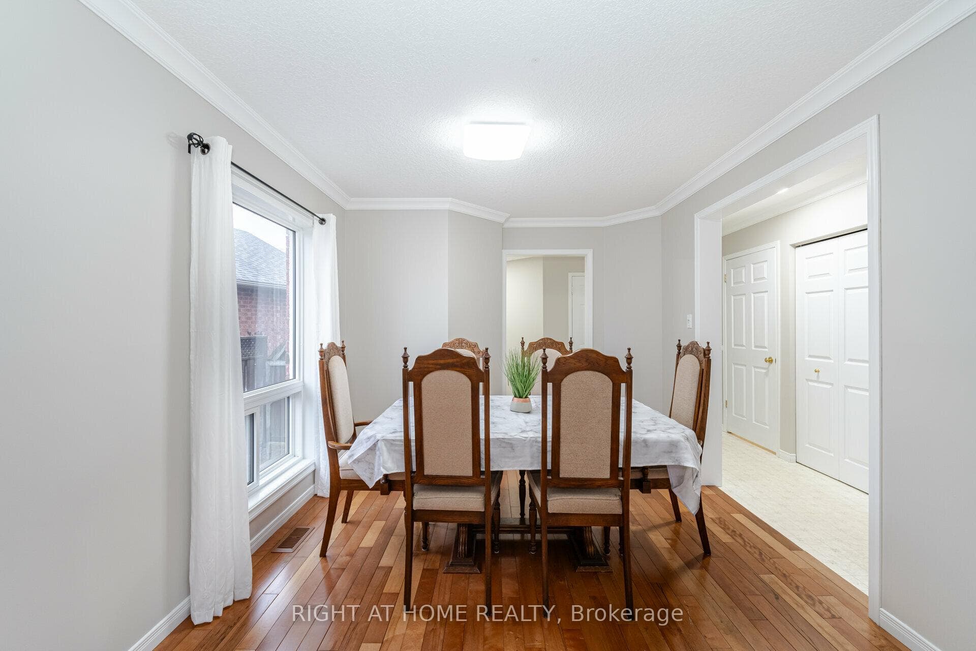 37 Biscayne Crescent photo 6