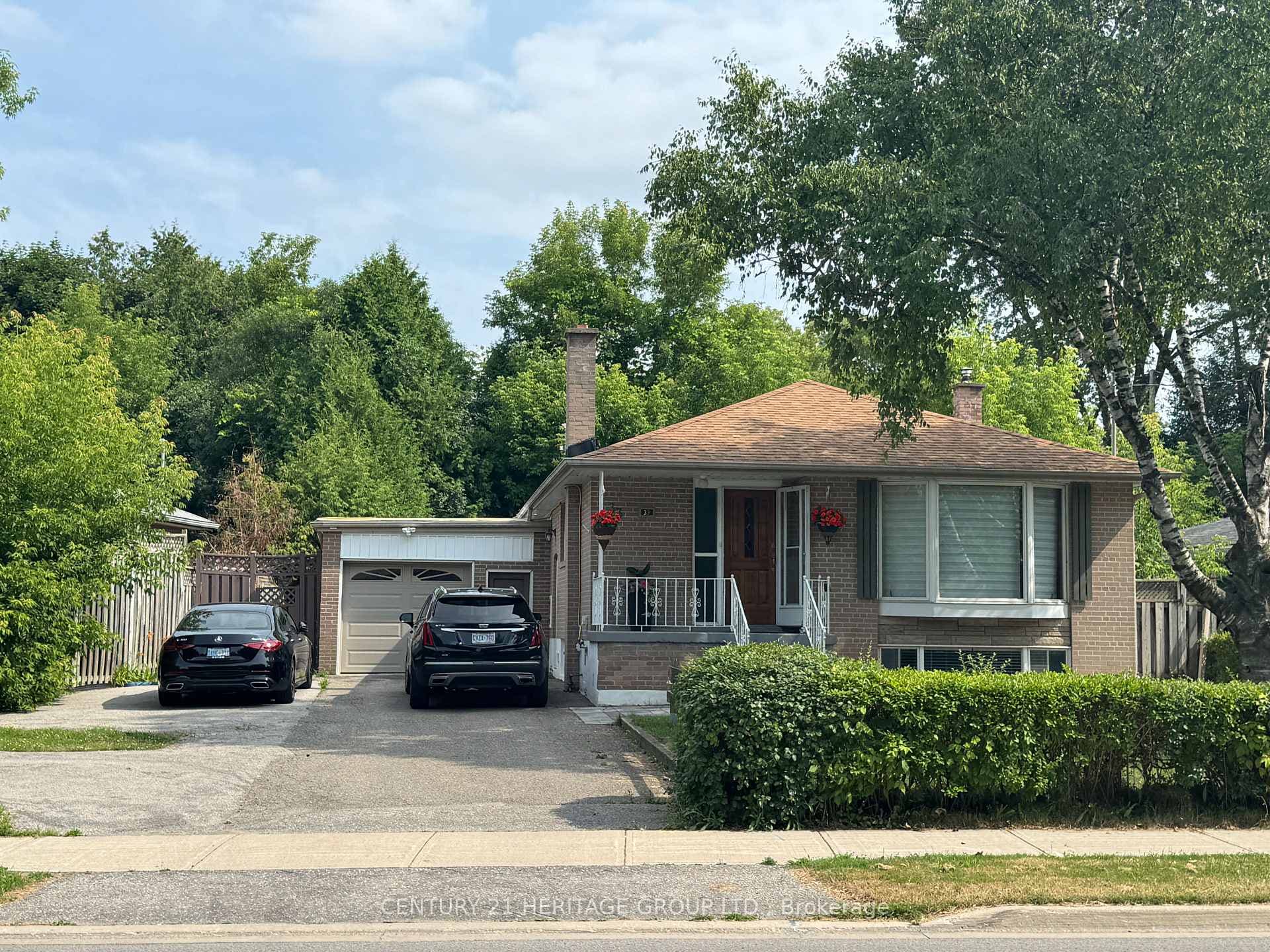 33 Aurora Heights Drive photo 1
