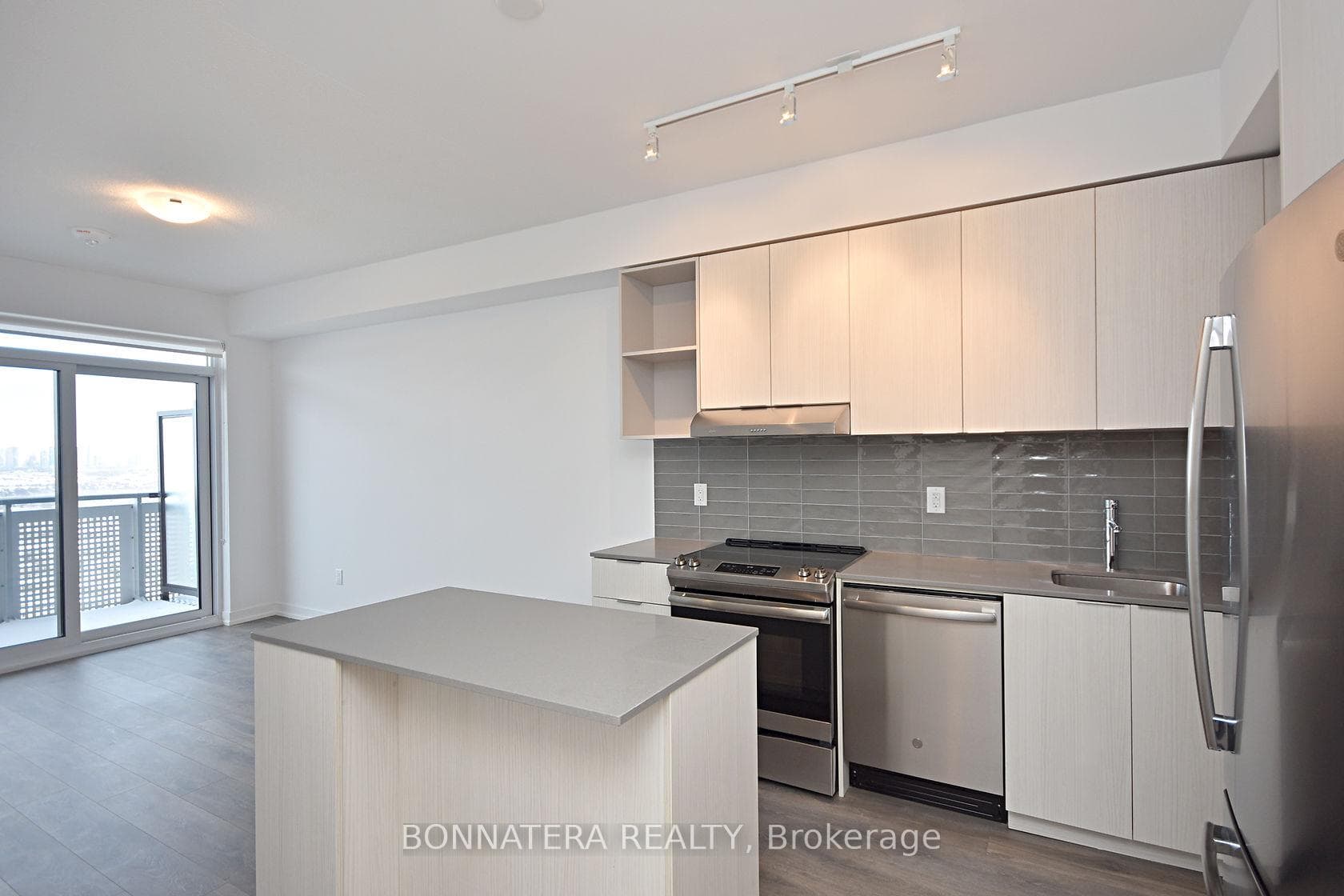 2520 Eglinton Avenue Unit 1613 photo 5