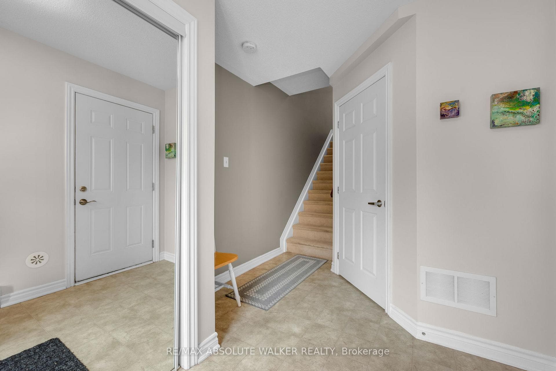 156 Sunshine Crescent photo 4