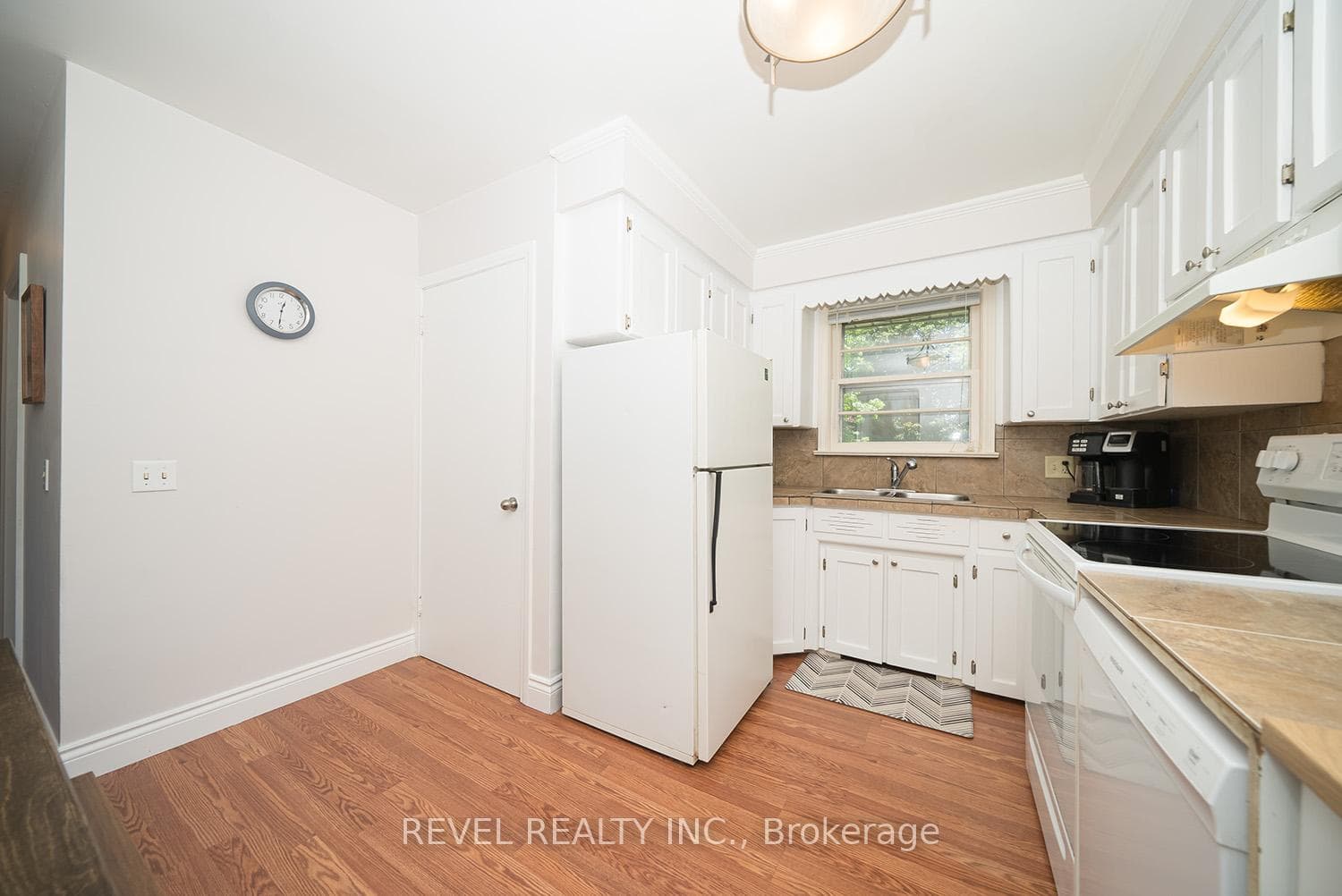 245 St James Street photo 9