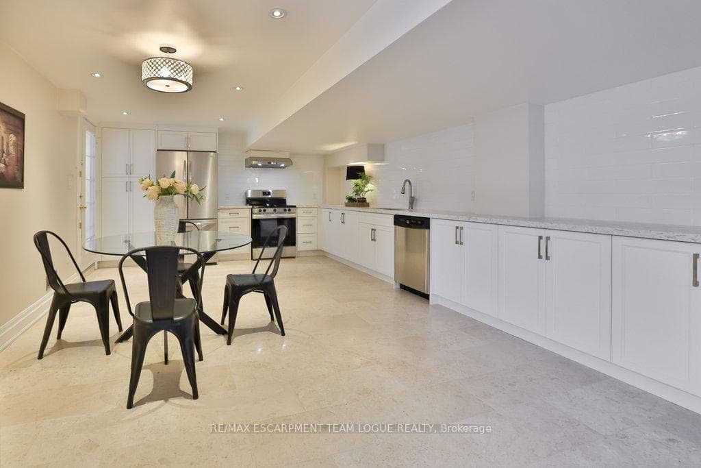 2253 Colonel William Parkway photo 35