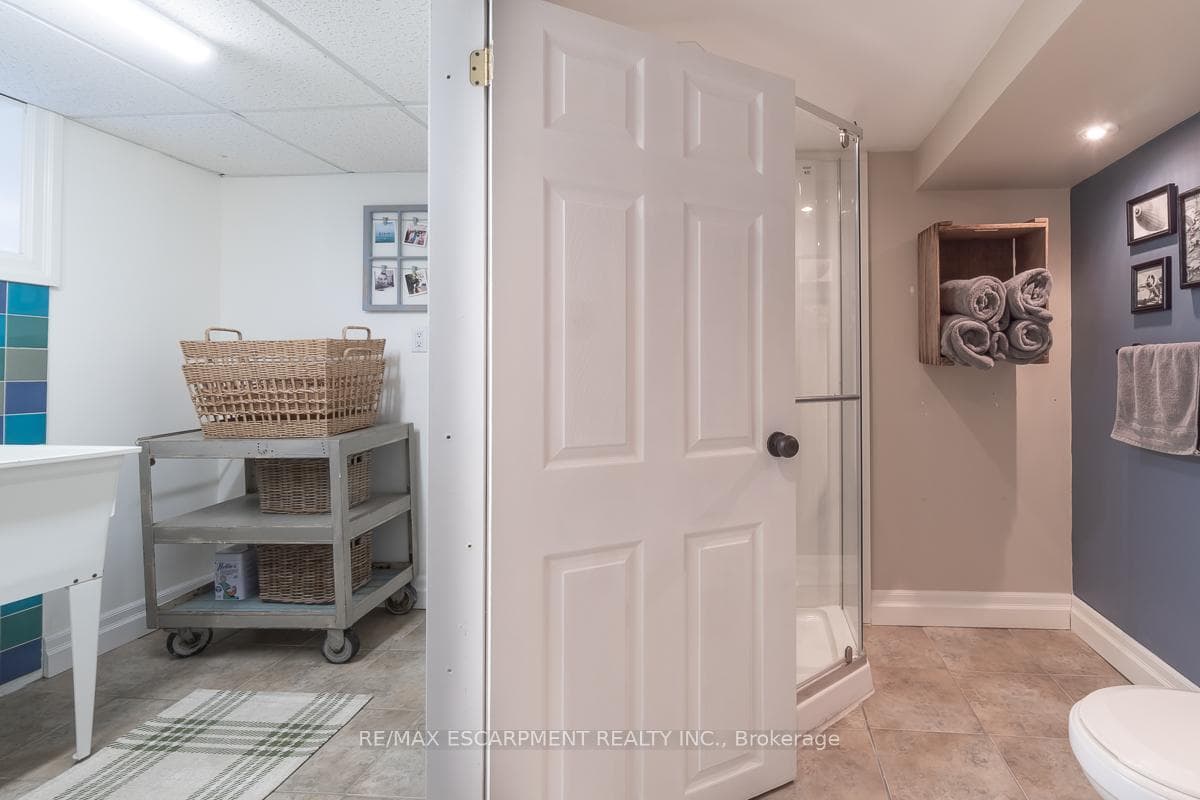 94 Queensdale Avenue photo 32