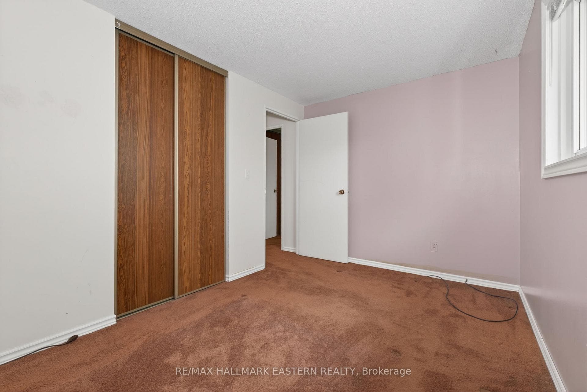 1121 Norman Crescent photo 18