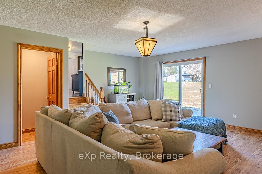 670 Joynt Street photo 21