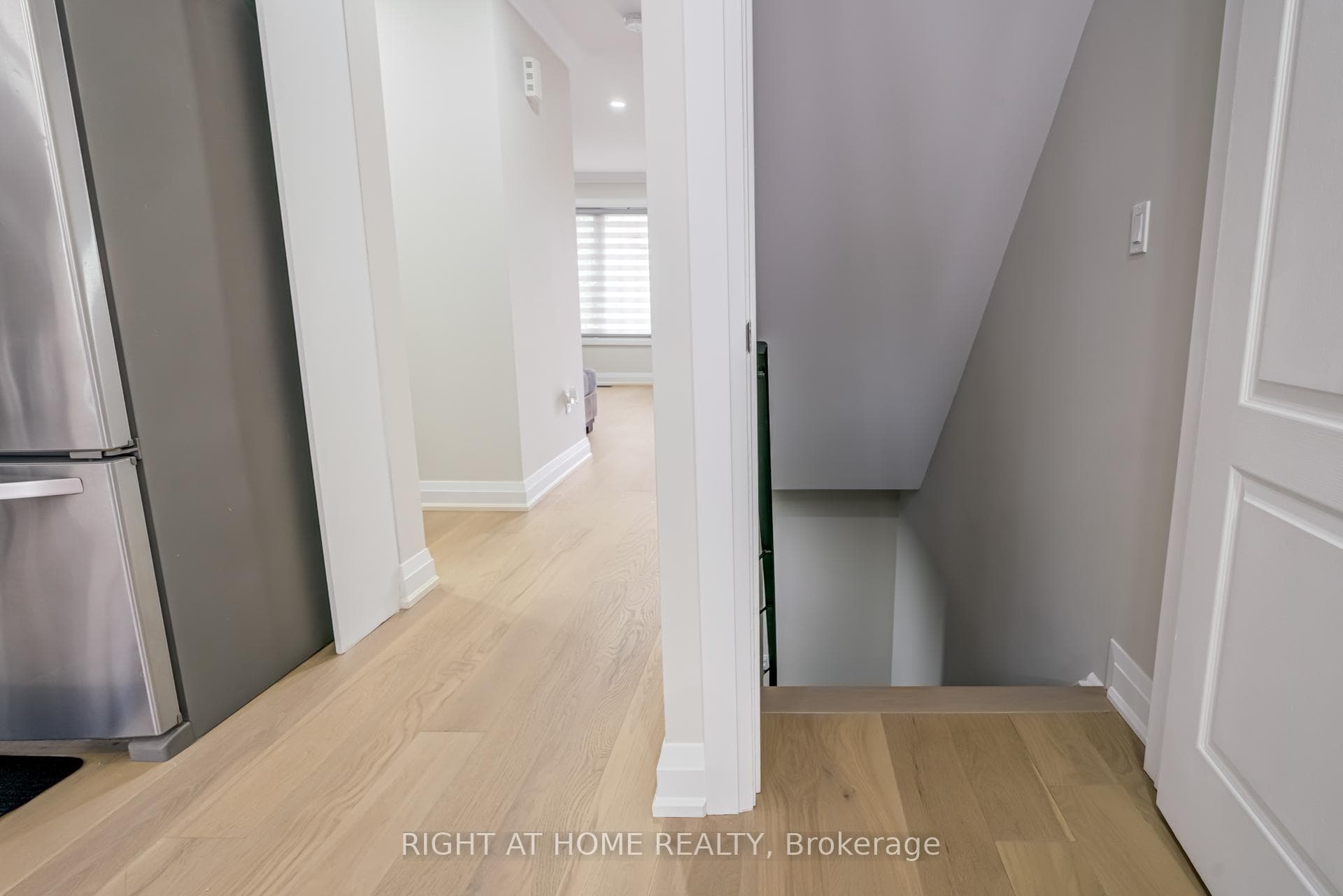 735 Sheppard Avenue Unit 6 photo 31