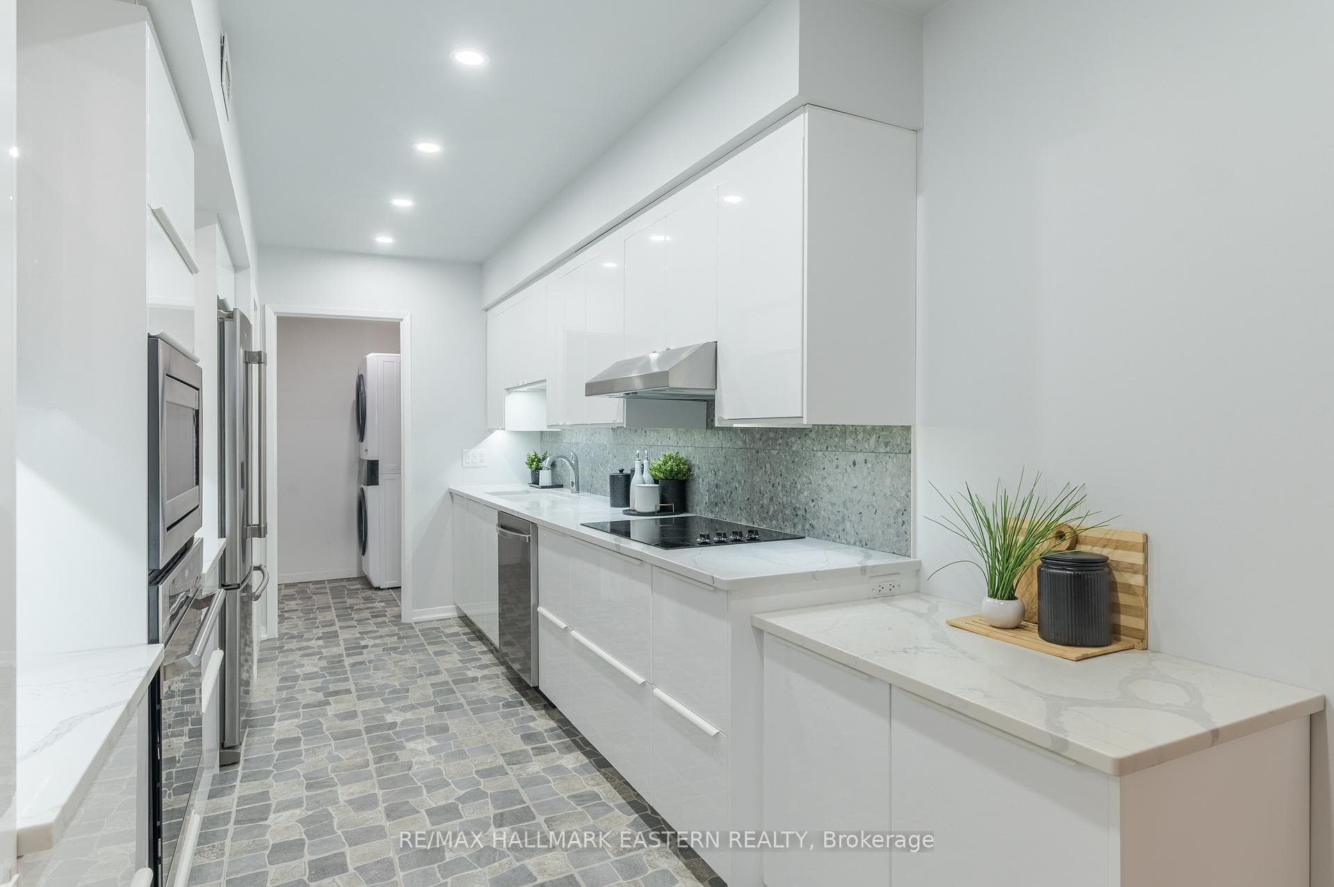 1818 Cherryhill Road Unit 204 photo 7
