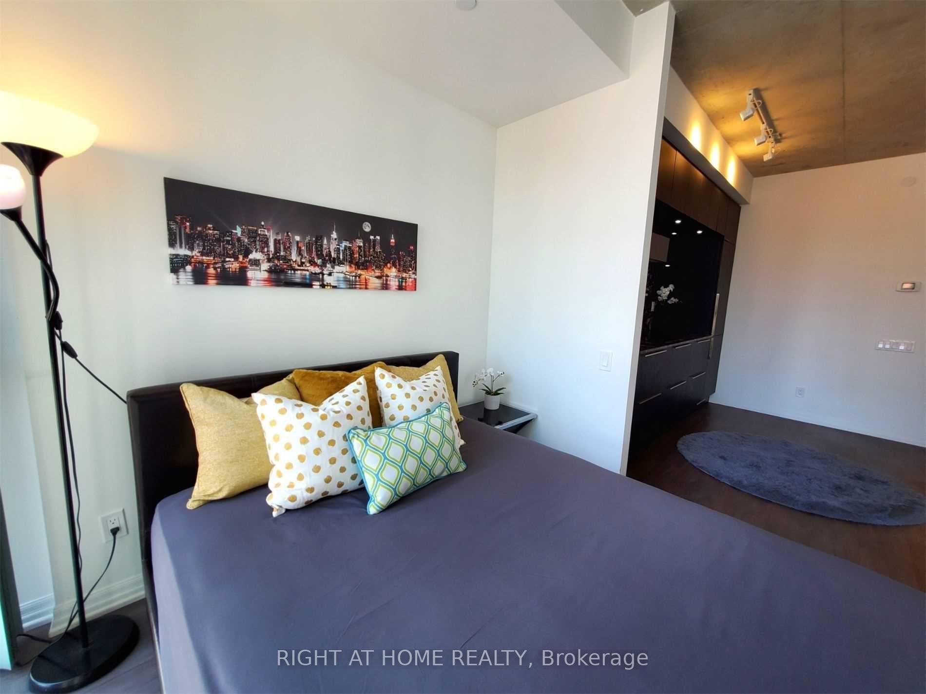 88 BLUE JAYS Way Unit 1116 photo 3