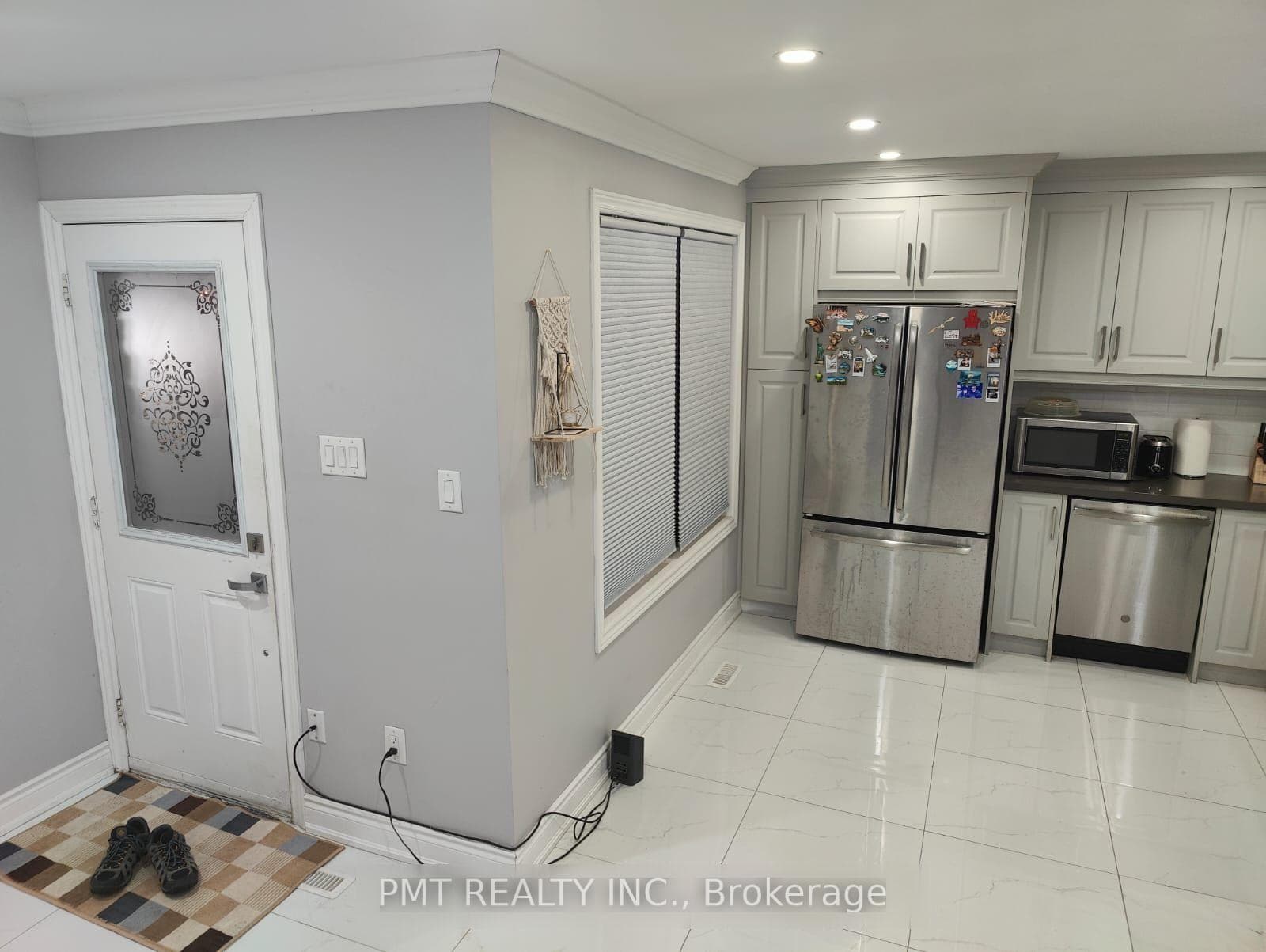 73 Greene Drive photo 2