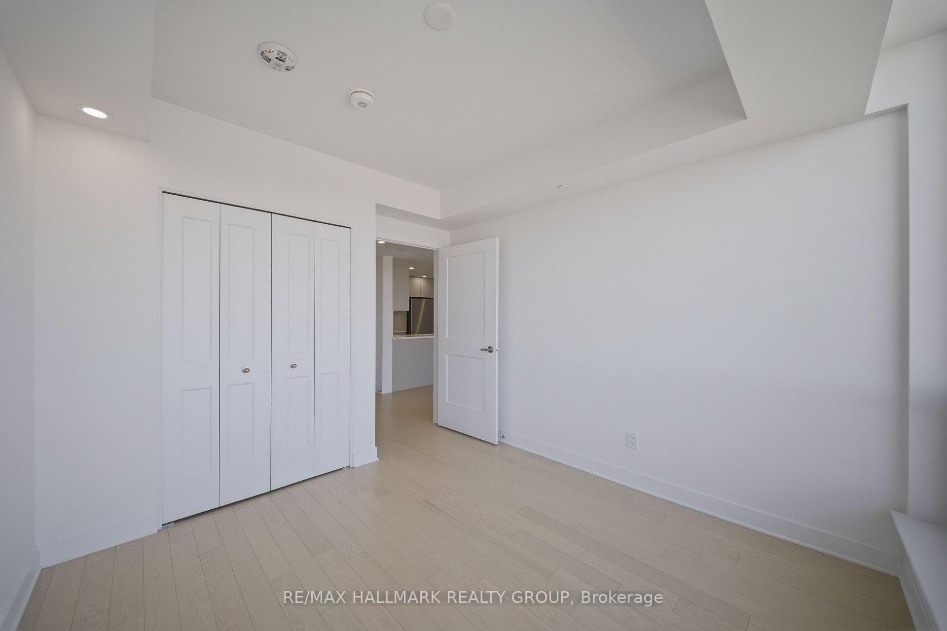 180 George Street Unit 2503 photo 20