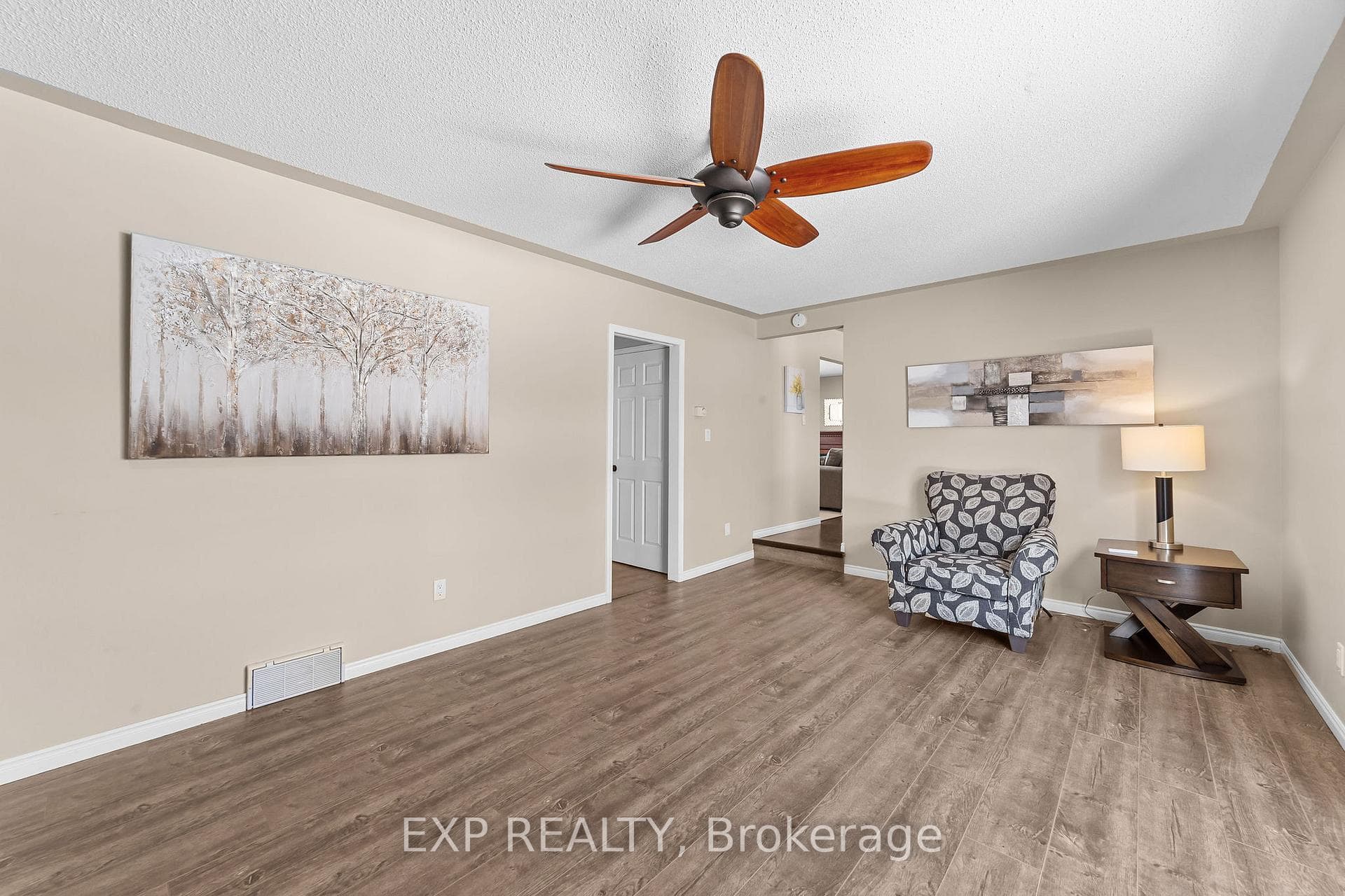 111 Roundhill Court photo 16
