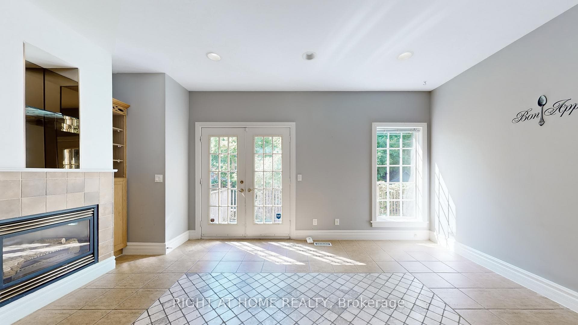 225 Kingsdale Avenue photo 5