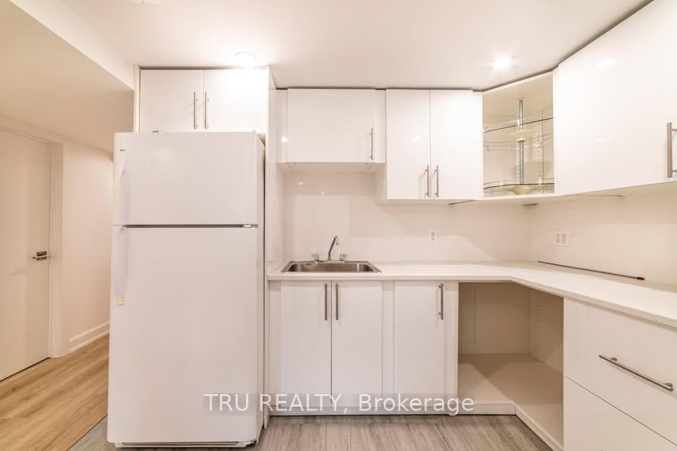 2424 Iris Street Unit B photo 8