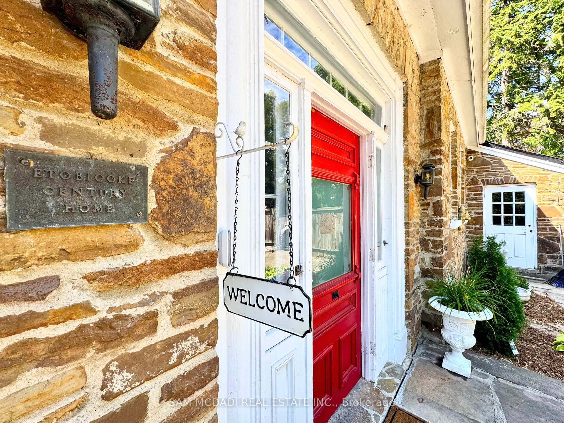 85 Yorkleigh Avenue photo 4