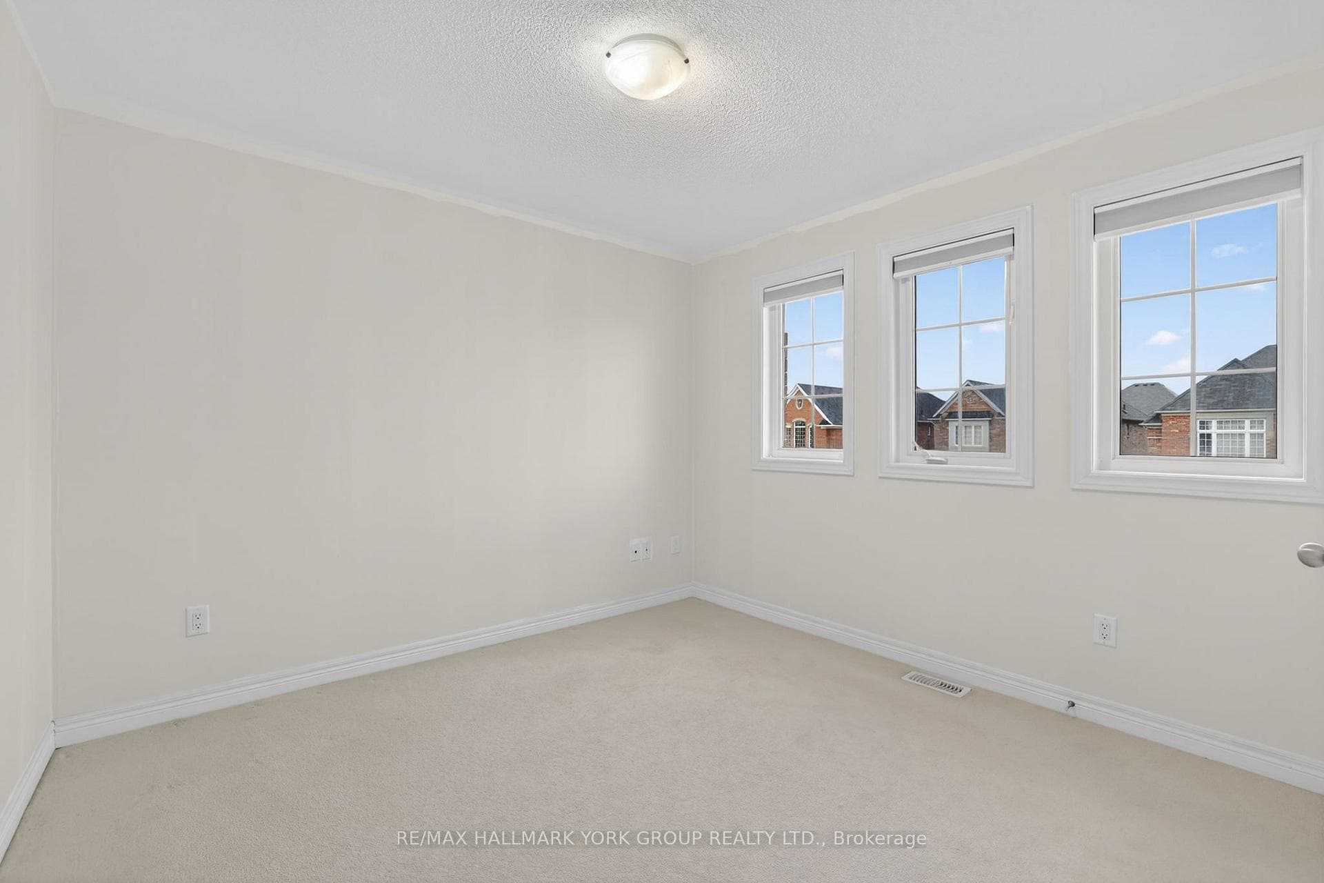 35 Amberwing Landing photo 34