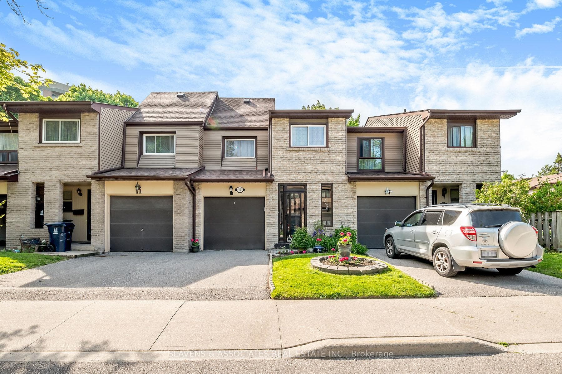 1051 Sandhurst Circle Unit 12 photo 1