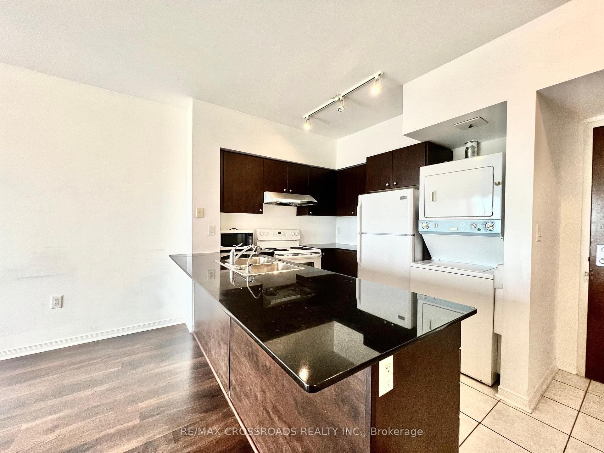 4600 Steeles Avenue Unit 803 photo 2