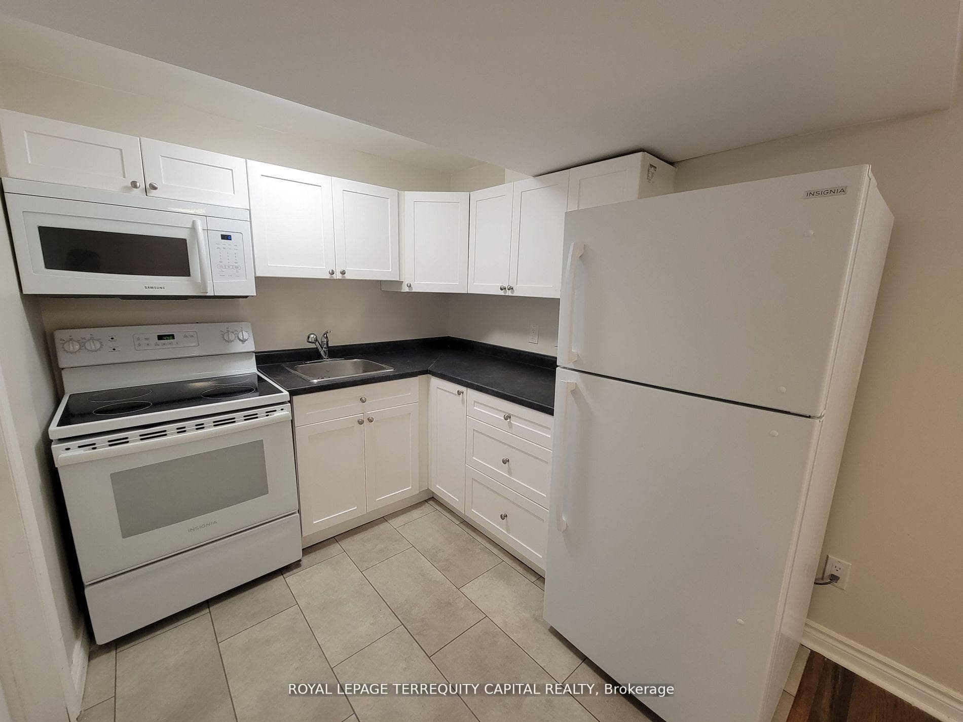 20 Mowat Crescent Unit Lower photo 14