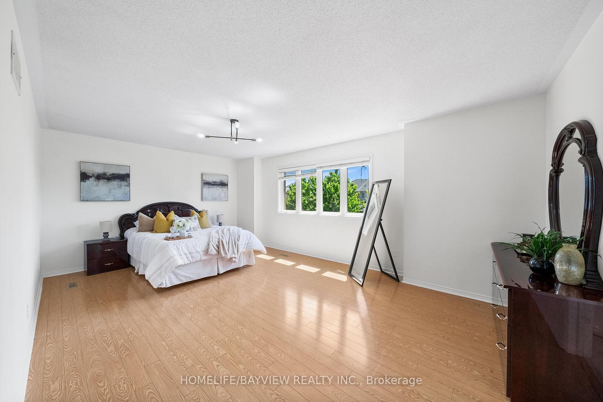 742 Twain Avenue photo 25