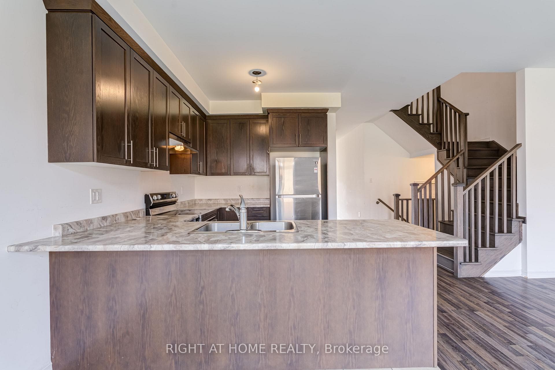 9 BAILEY Street photo 14
