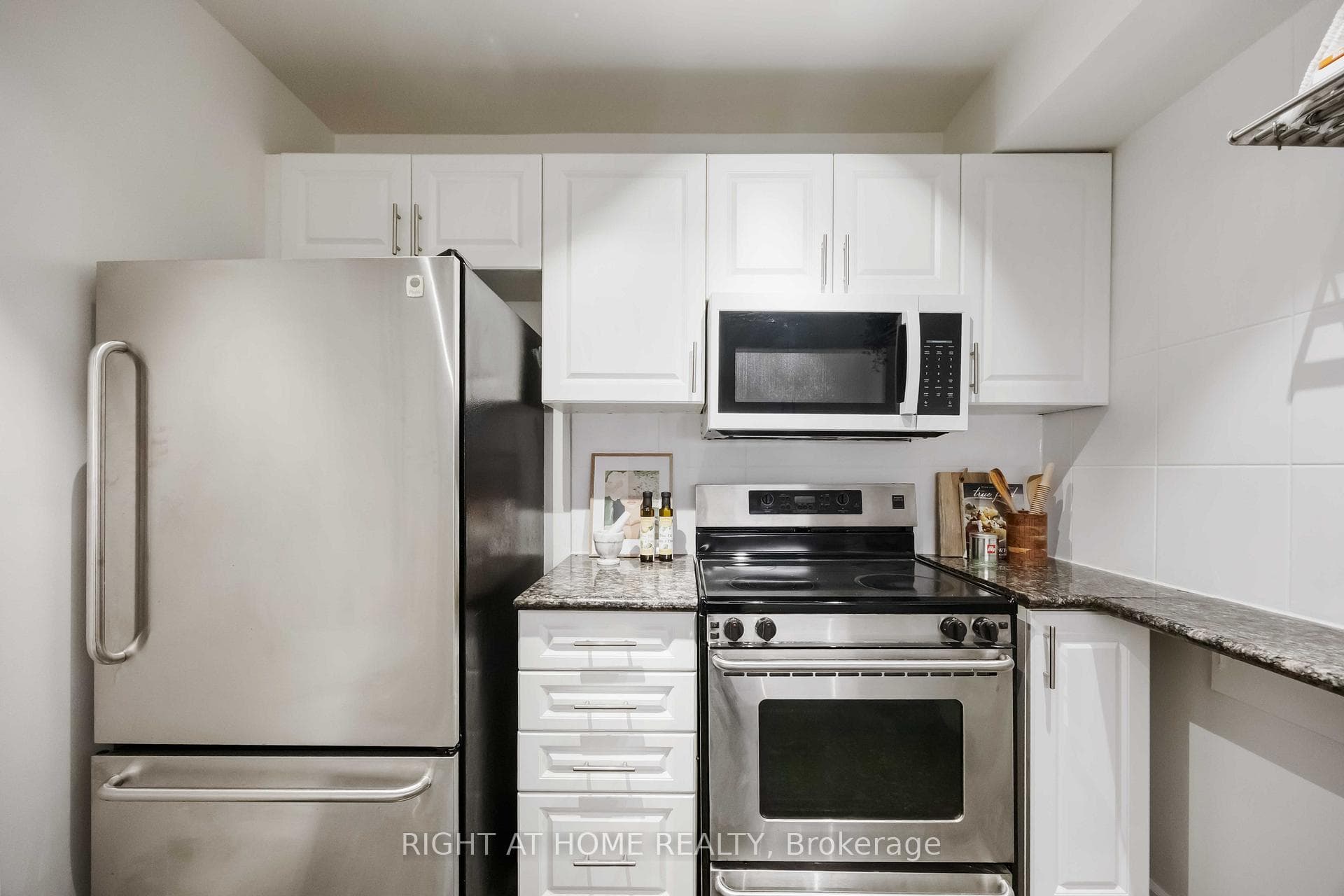110 Hepbourne Street Unit 202 photo 8