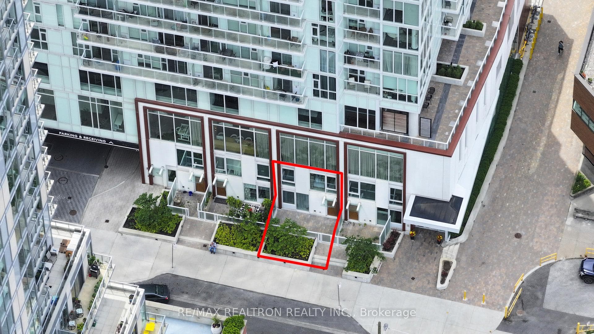 33 Helendale Avenue Unit 102 photo 2