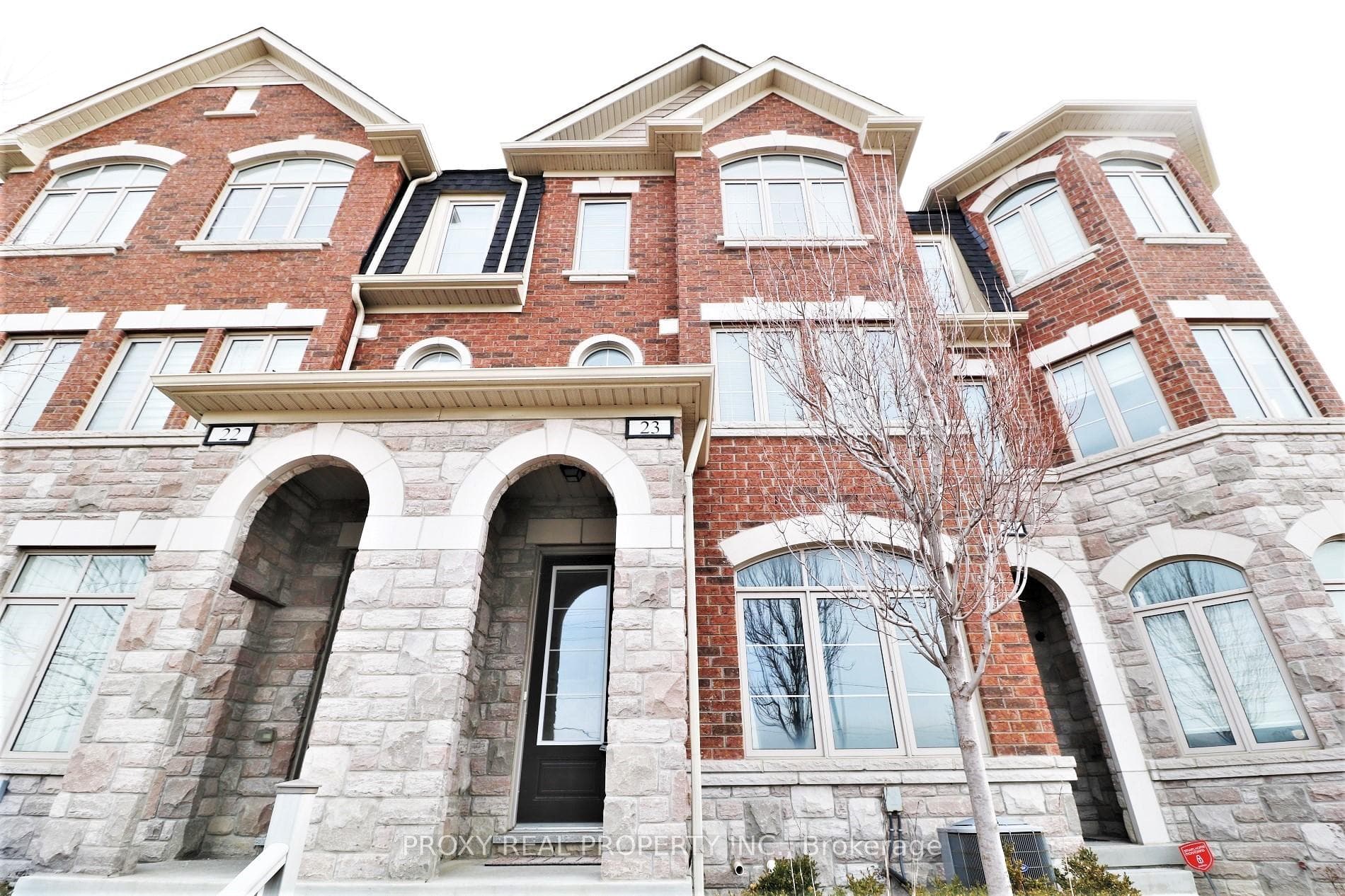 1331 Major Mackenzie Drive Unit 23 photo 2