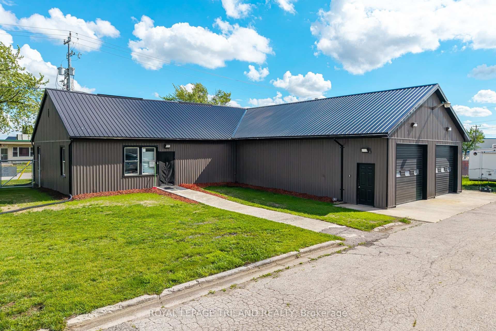 422 Canada Avenue photo 1