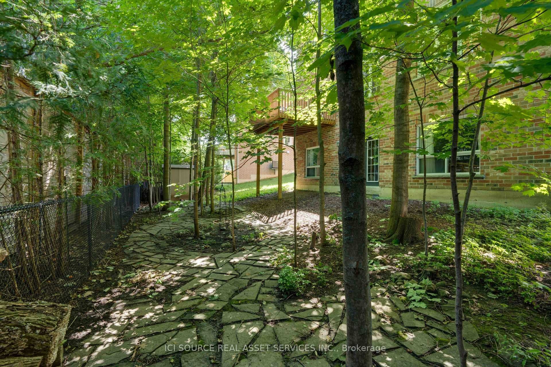10 Buman Court photo 3