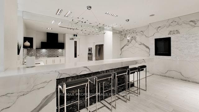 110 Marine Parade Drive Unit 707 photo 25
