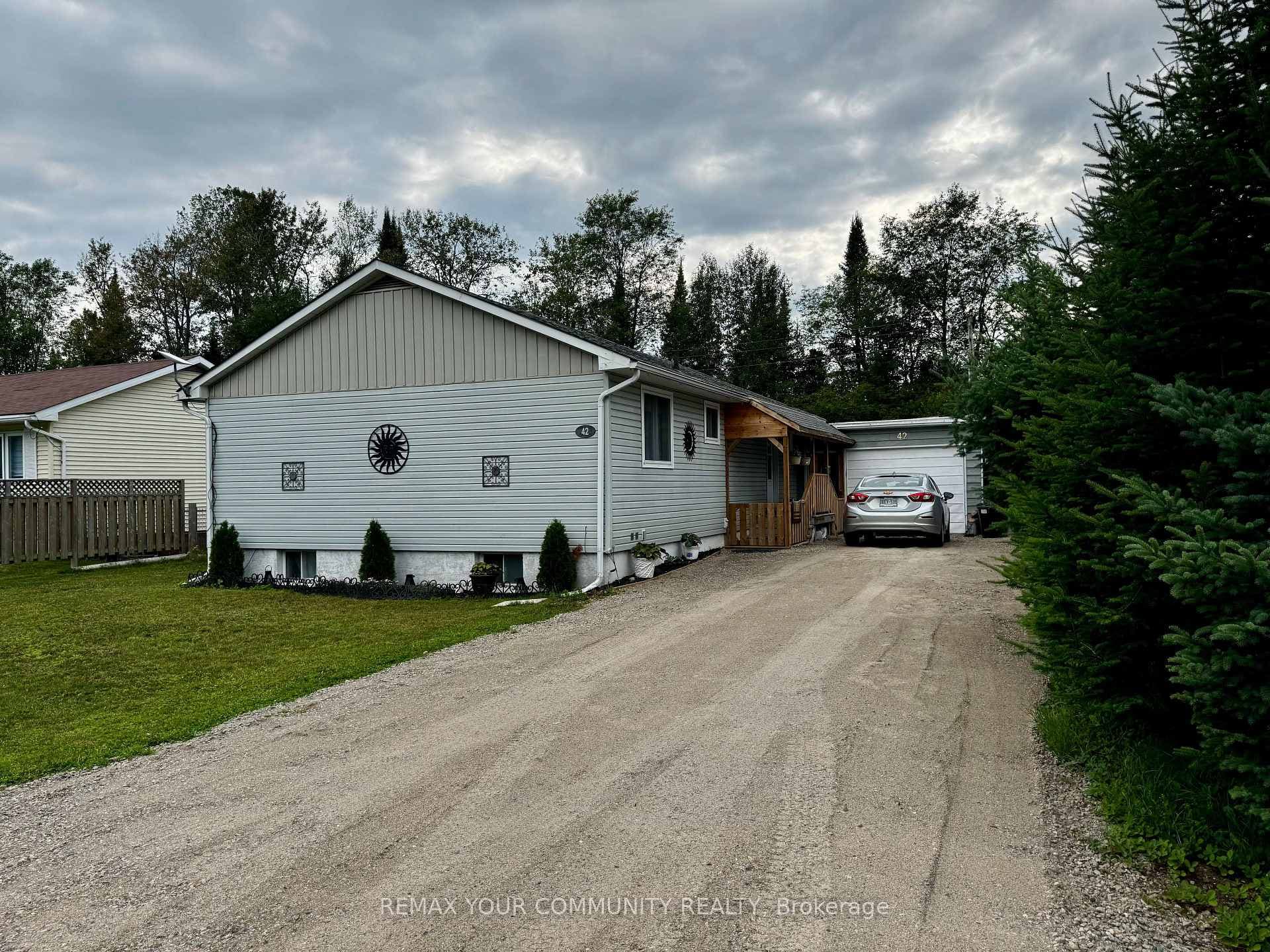 42 Sprucedale Street photo 2