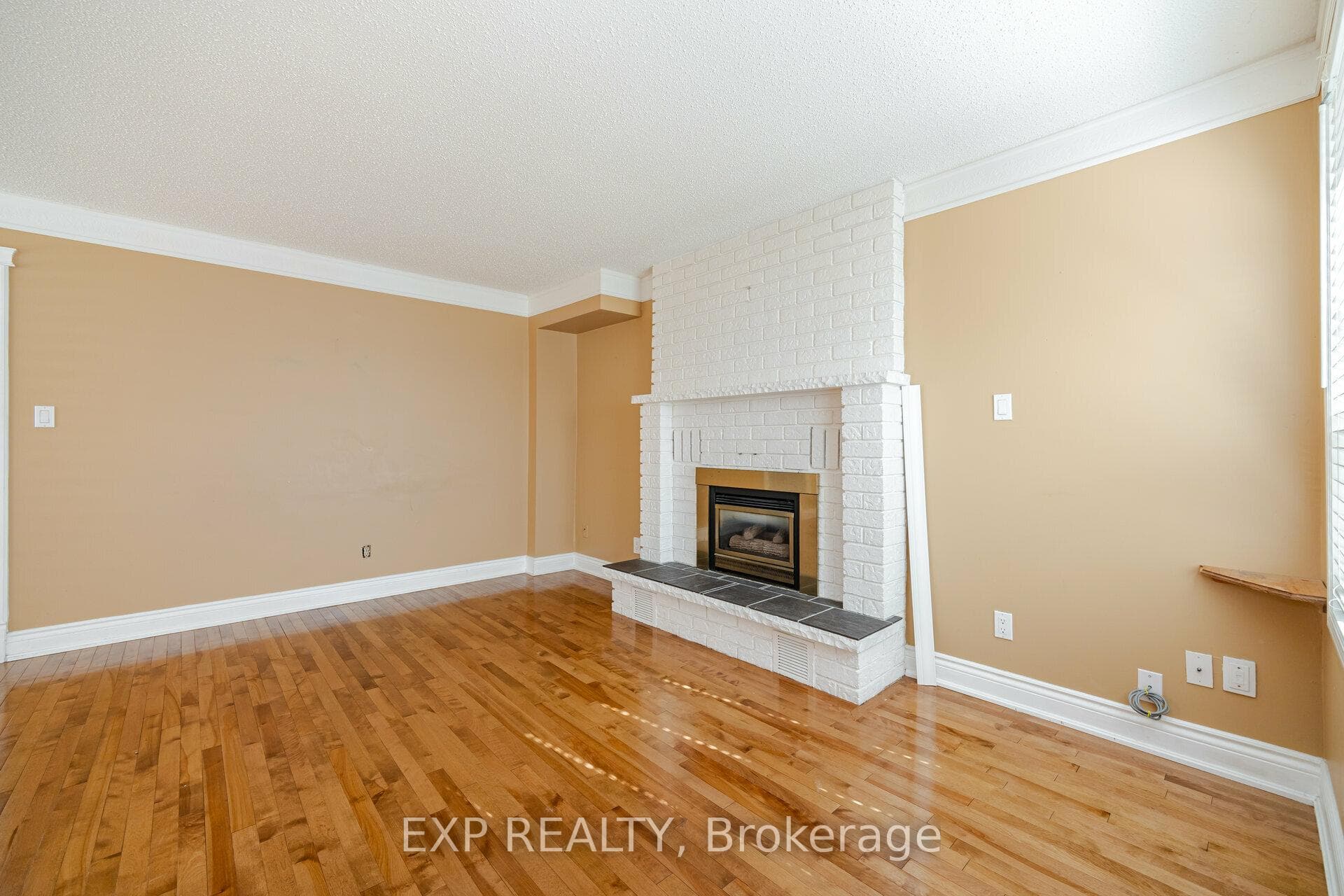 192 Lichen Crescent photo 9