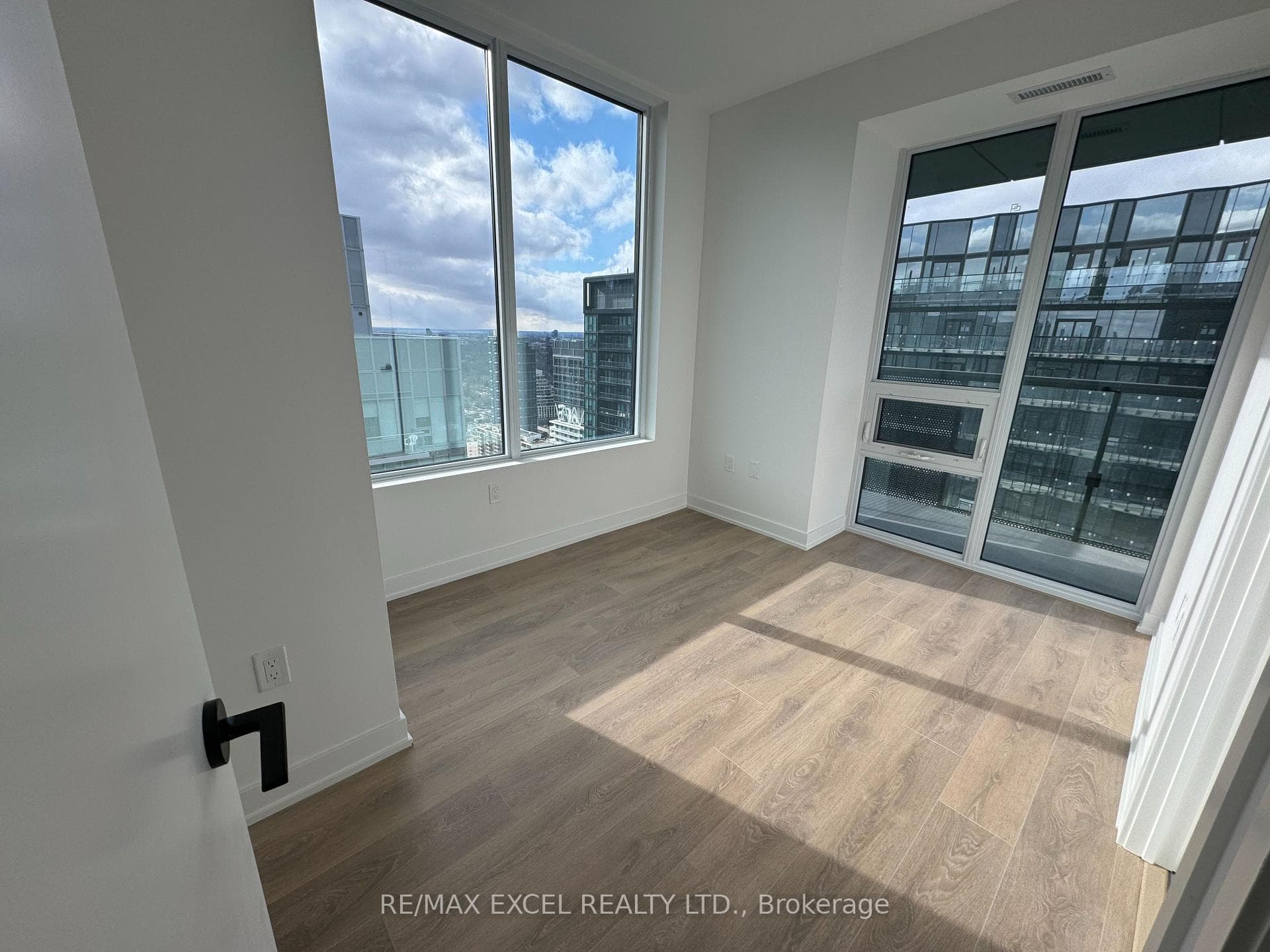 117 Broadway Avenue Unit 3804 photo 8