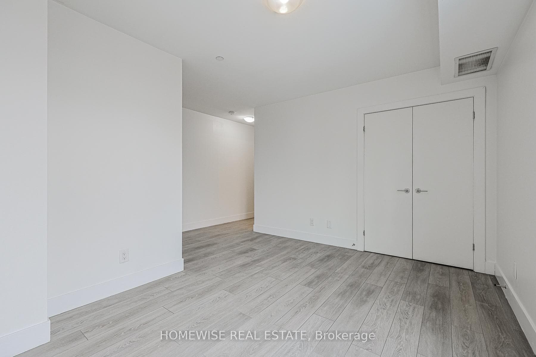 293 Viewmount Avenue Unit 301 photo 20