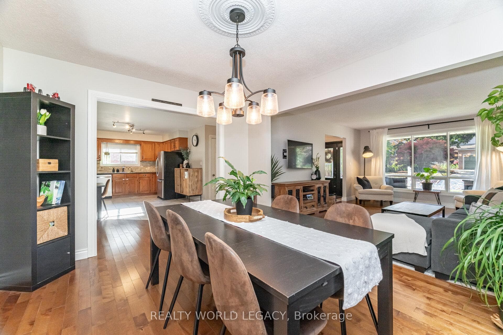 33 Morton Avenue photo 16
