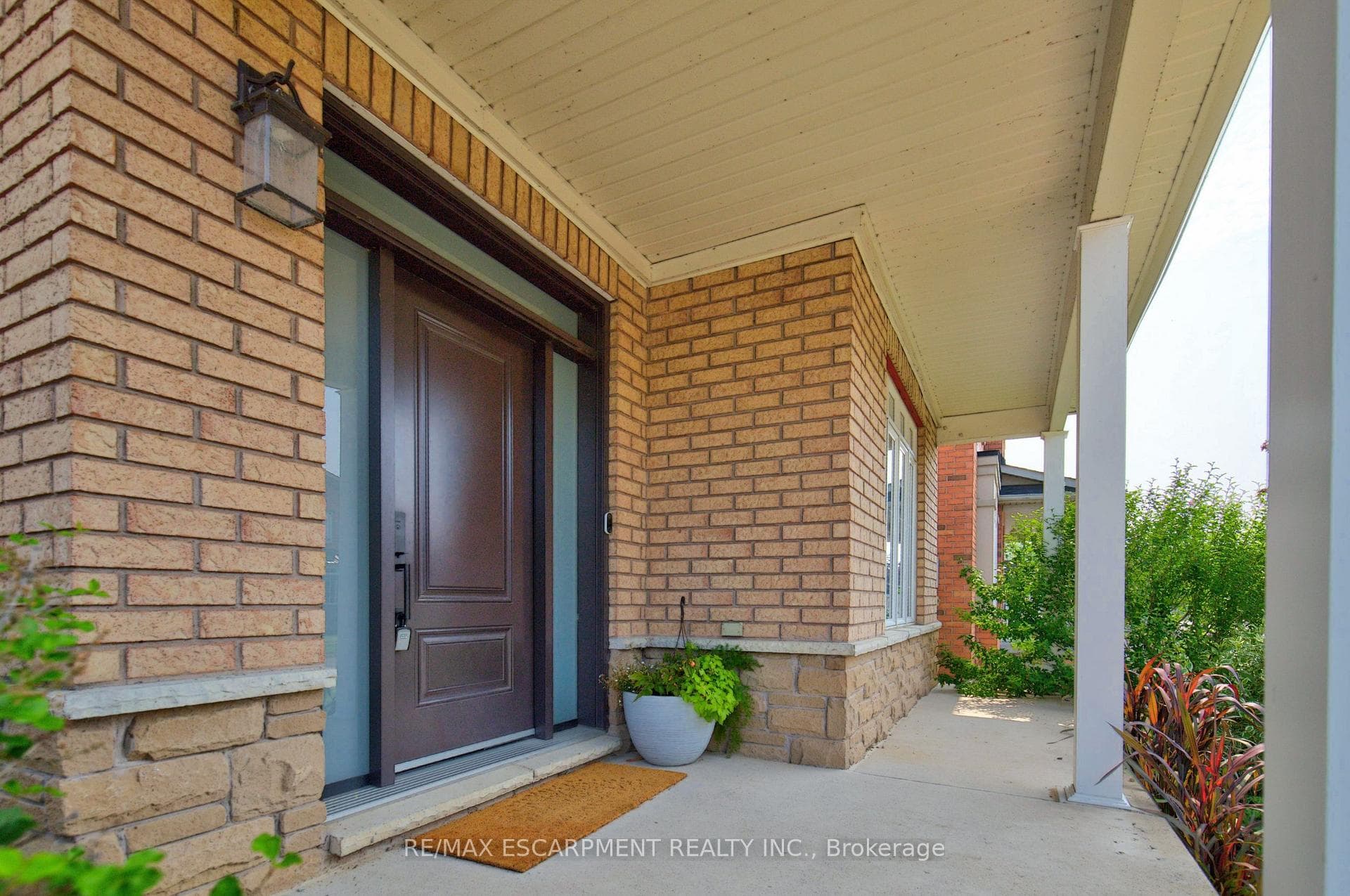 16 Watercliff Place photo 2