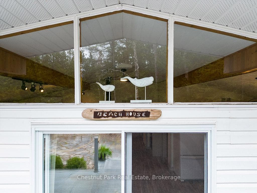 64 Thompson Avenue photo 13