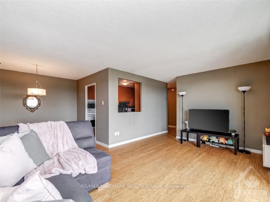 1025 RICHMOND Road Unit 907 photo 10