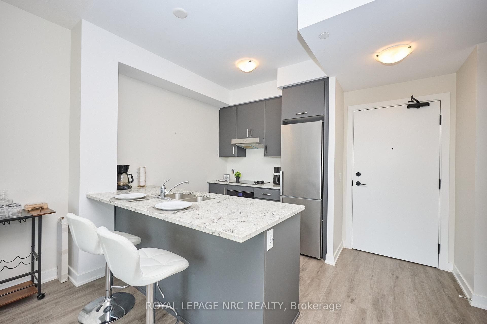 600 North Service Road Unit 221 photo 15