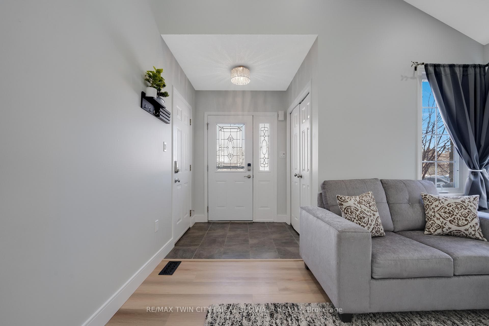 640 Langlaw Drive photo 7