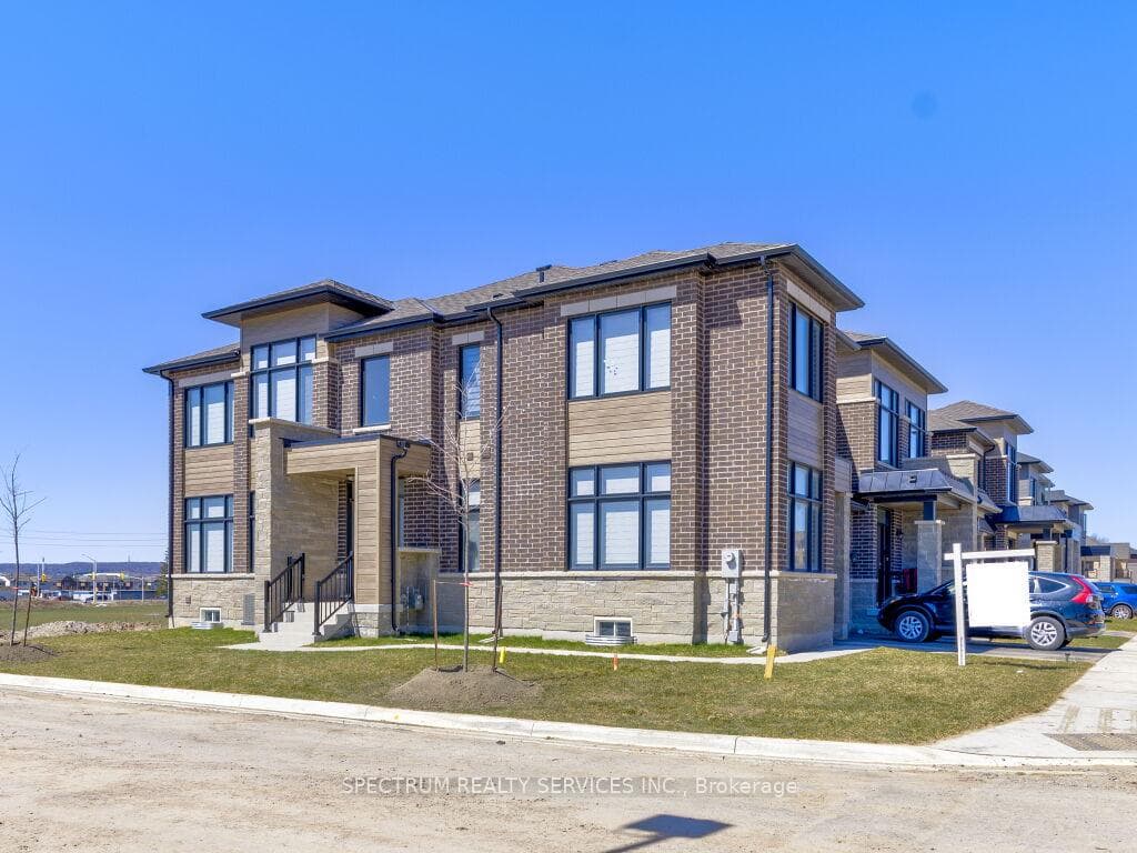 1556 Roseway Way photo 2