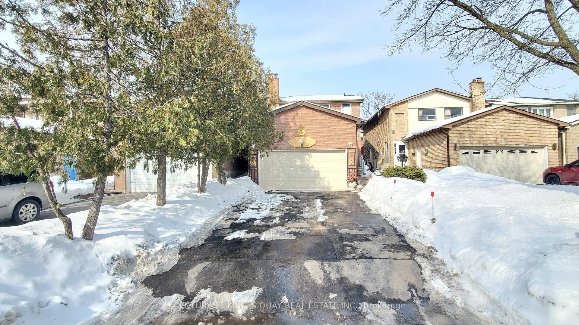 6 Cottsmore Crescent photo 1