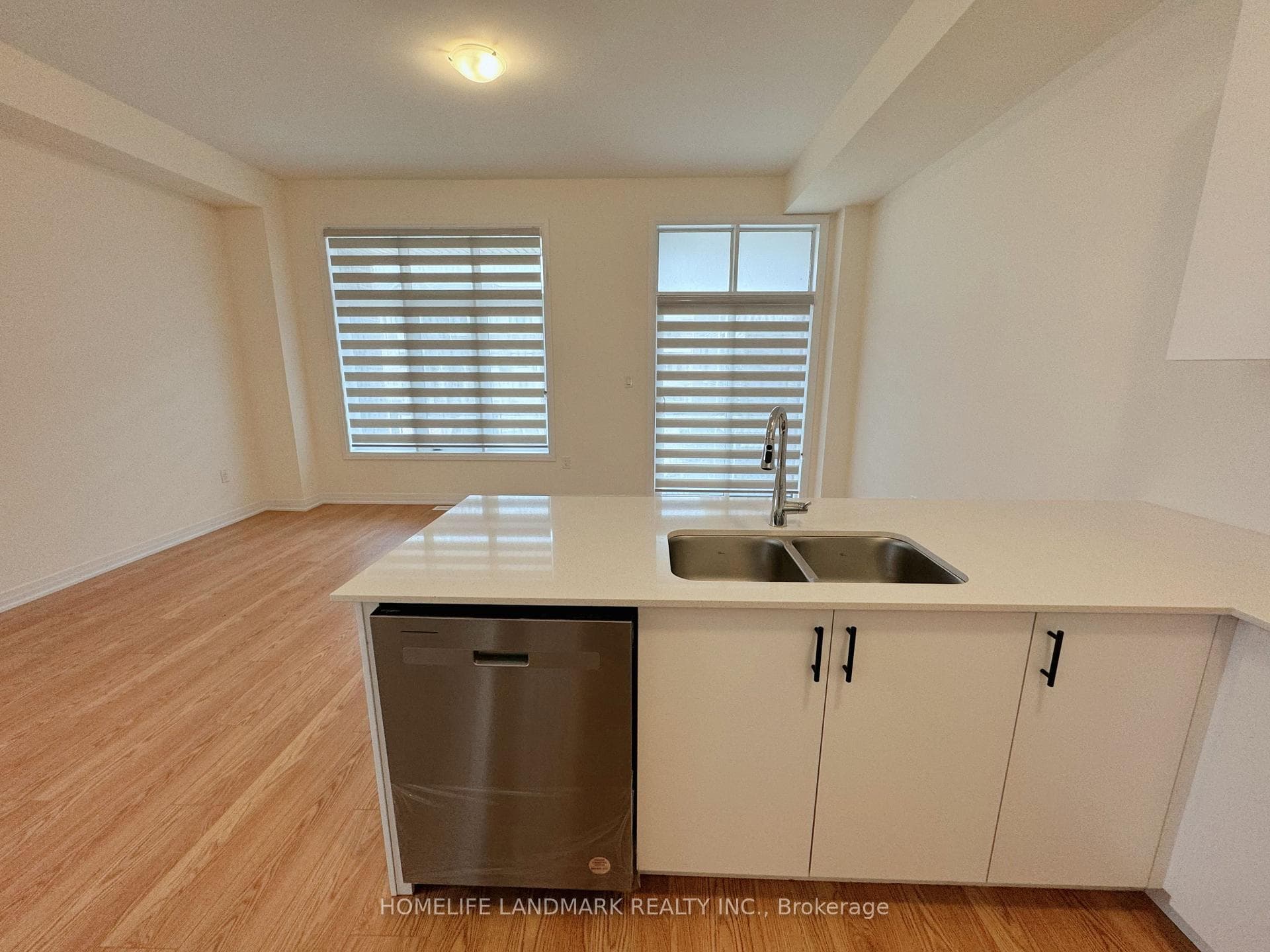 11447 LESLIE Street photo 3