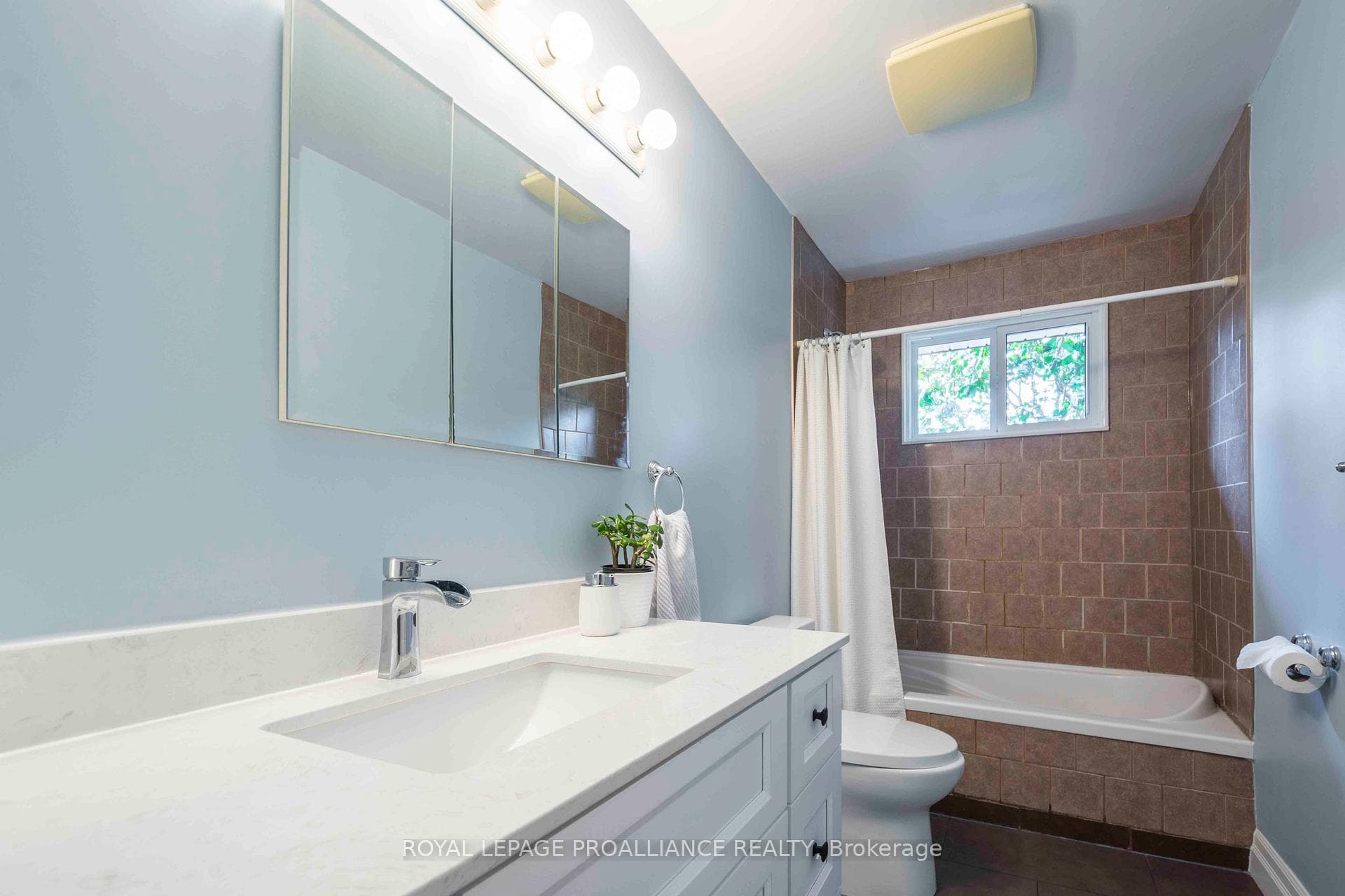 222 Sidney Street photo 17