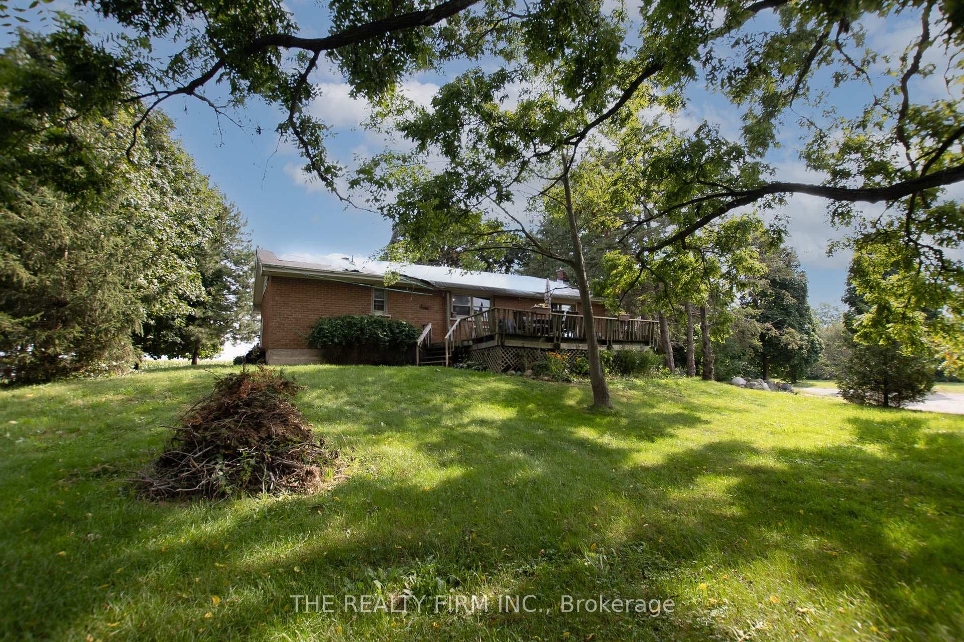 395147 39th Line photo 22