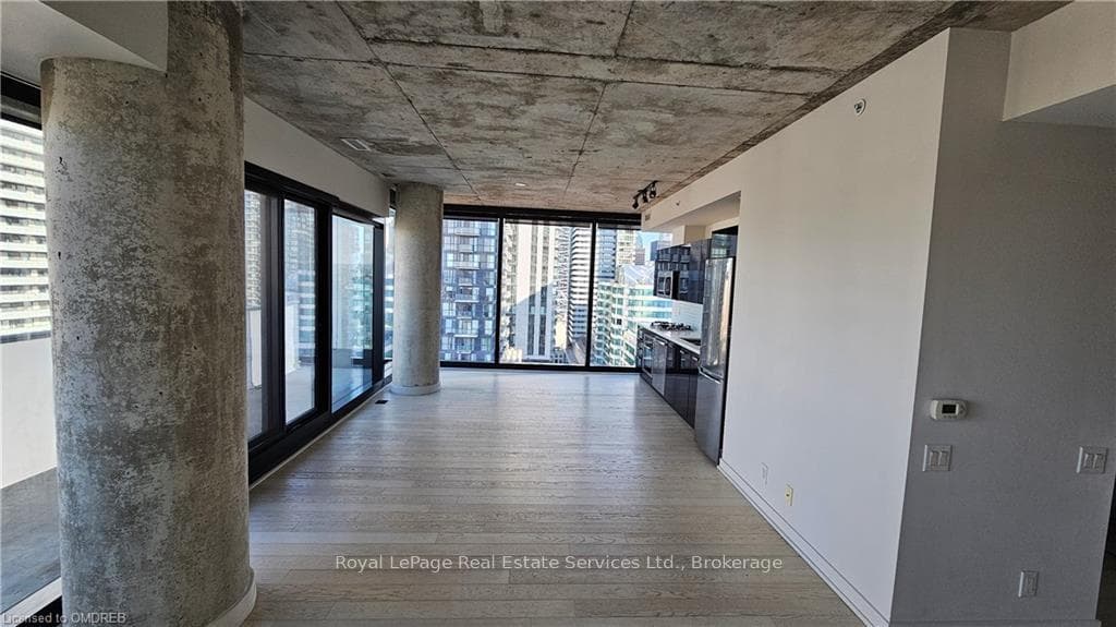 11 CHARLOTTE Street Unit 2106 photo 3