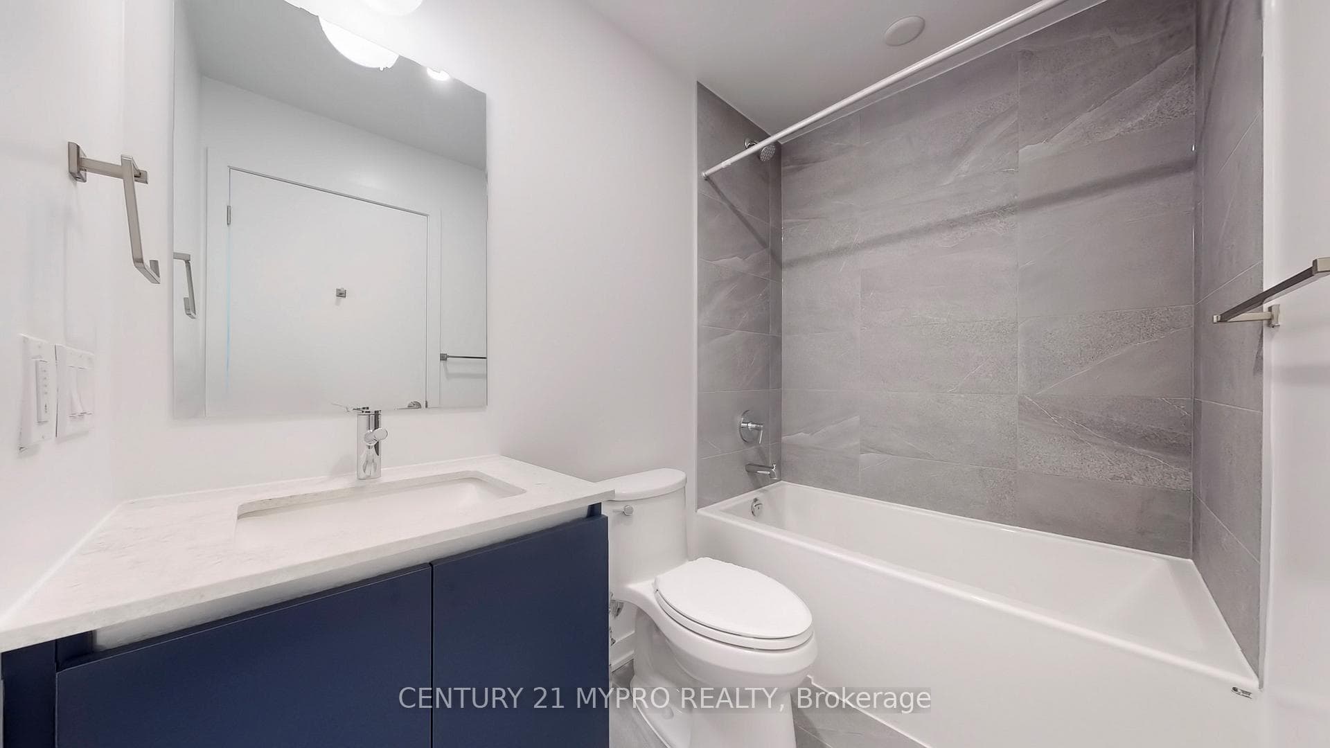 395 Dundas Street Unit 626 photo 16