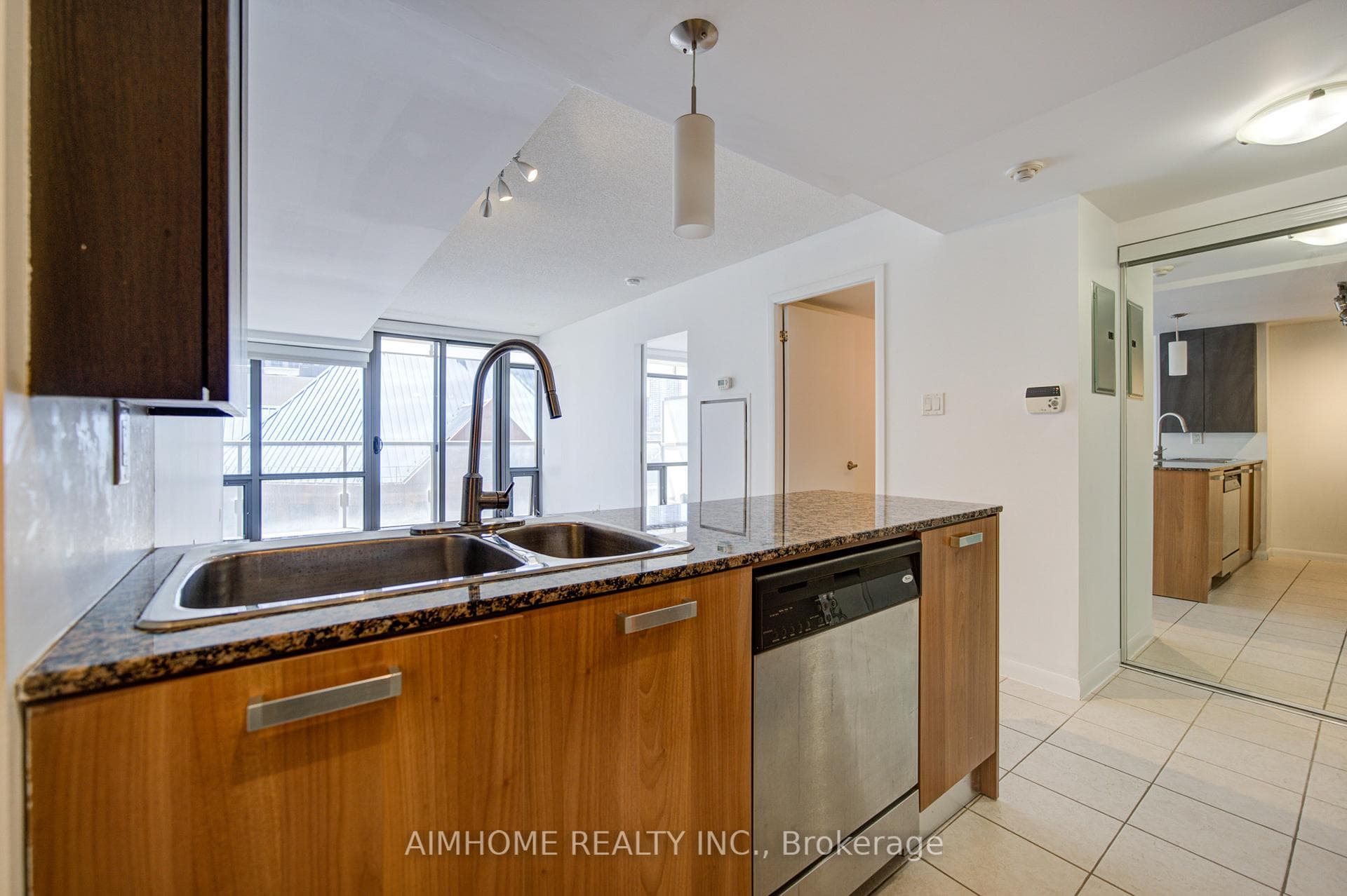 38 Grenville Street Unit 1604 photo 10