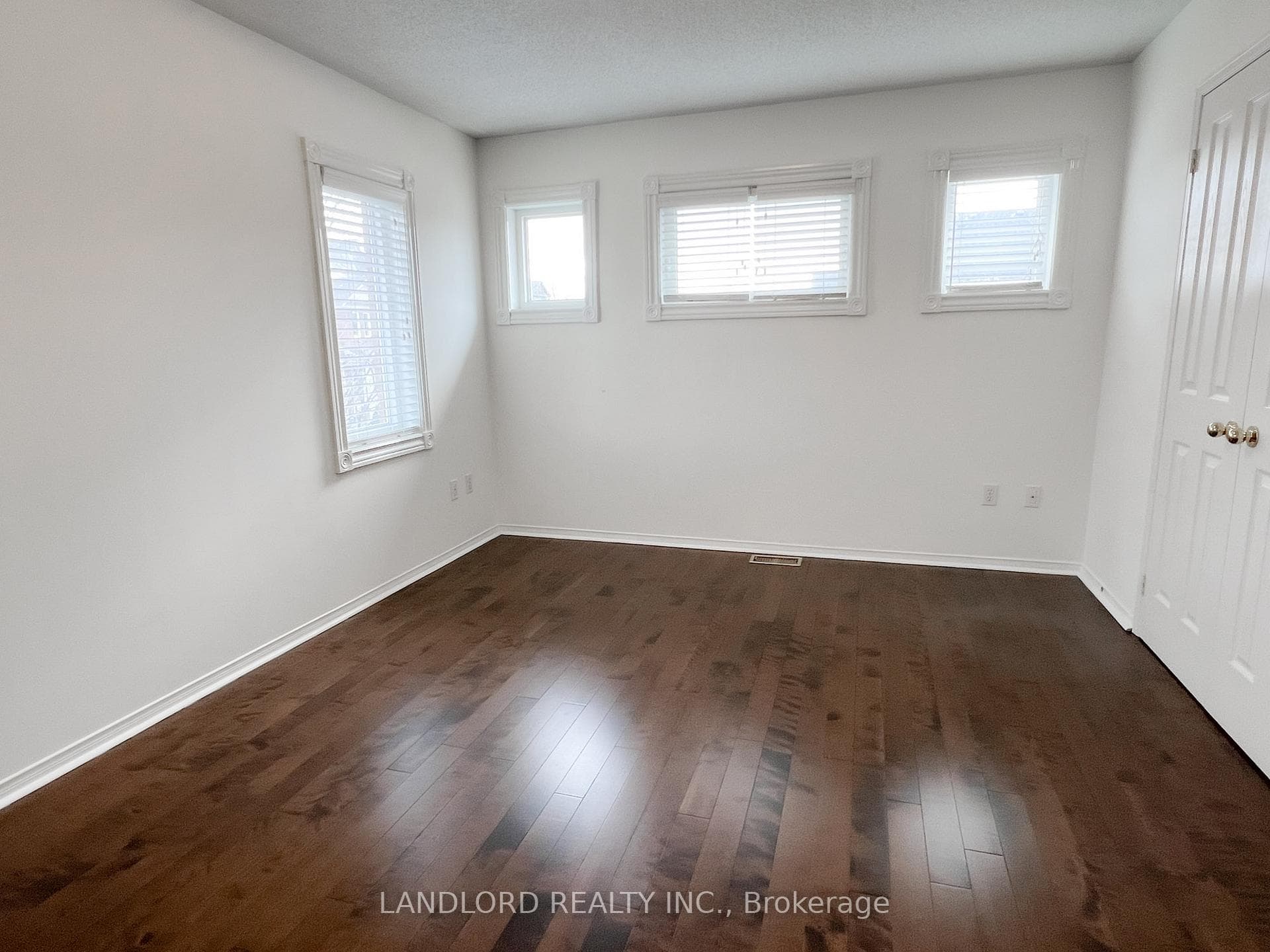 129 Bur Oak Avenue photo 12